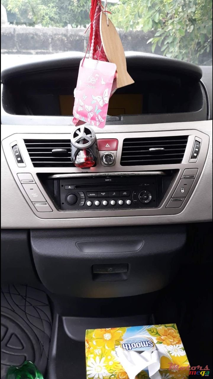 2008' Citroen C4 Picasso photo #6