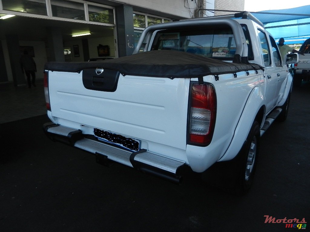 2005' Nissan Hardbody photo #2