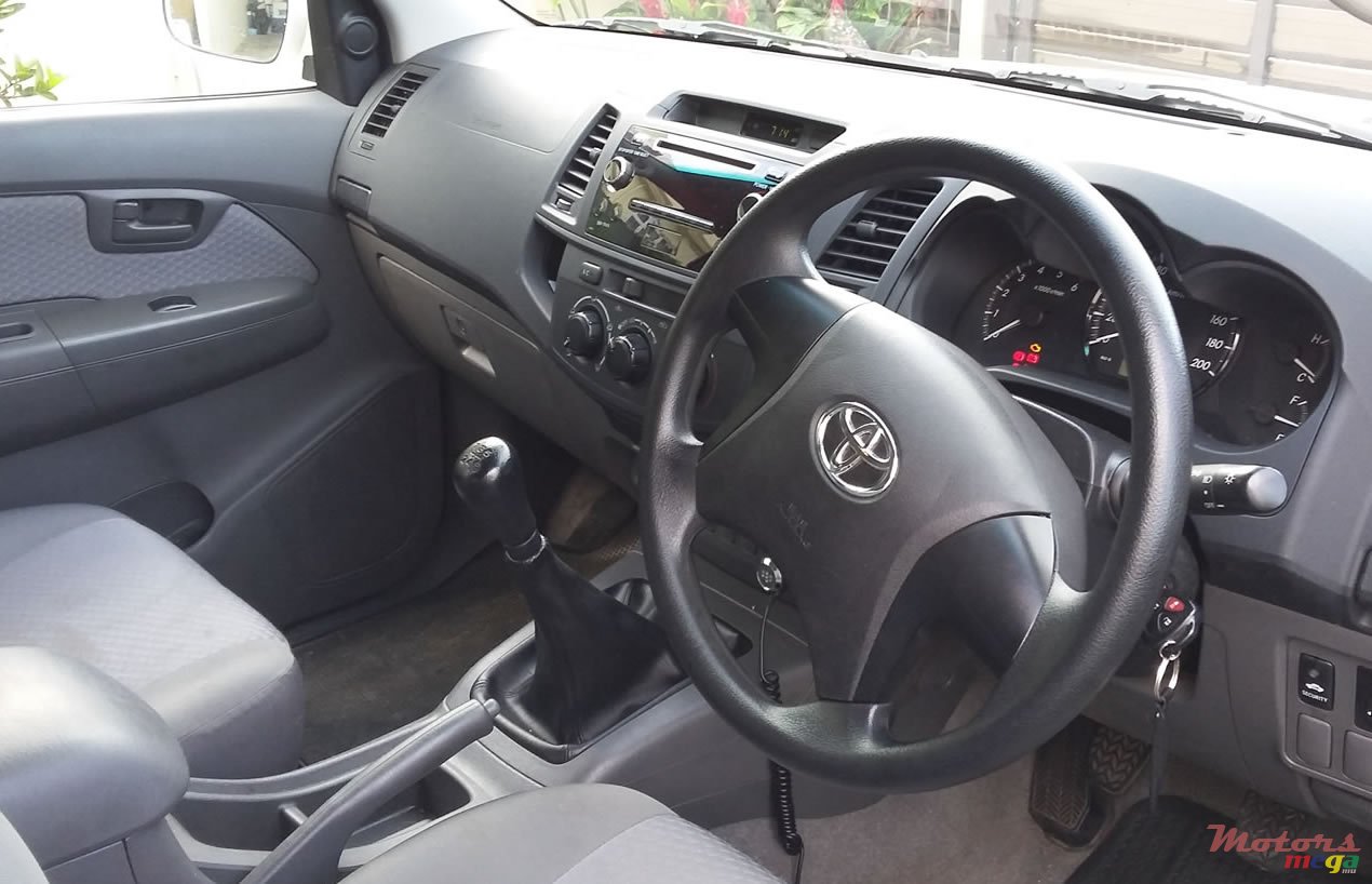 2014' Toyota Hilux photo #4