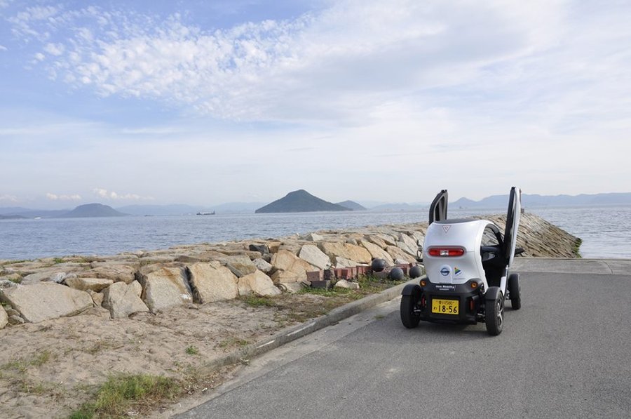 Nissan's Twizy-like New Mobility Concept EV Adds Modern Charm to Old Town in Japan