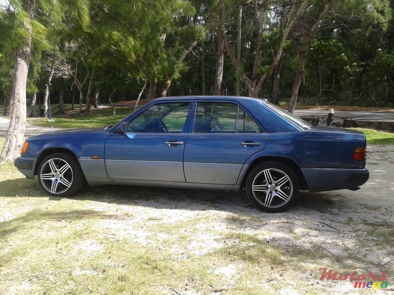 1993' Mercedes-Benz 200E none photo #1