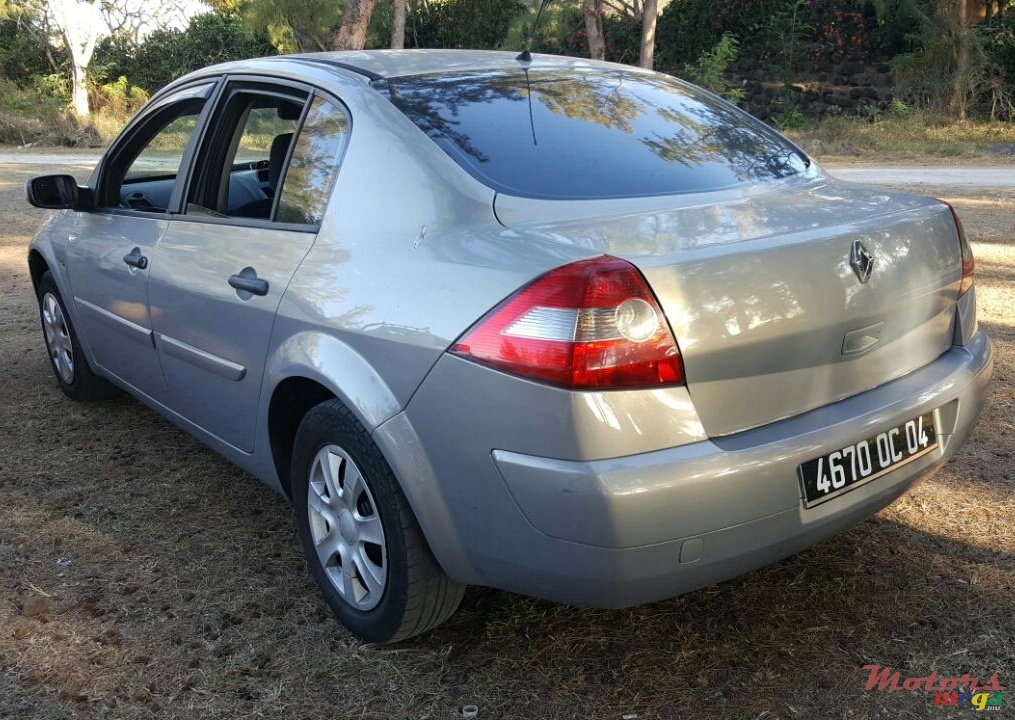 2004' Renault Megane photo #2