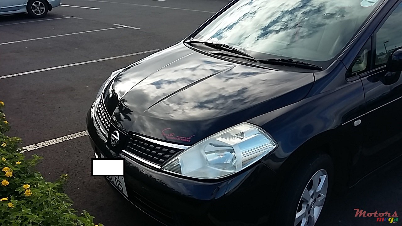 2005' Nissan Tiida photo #2