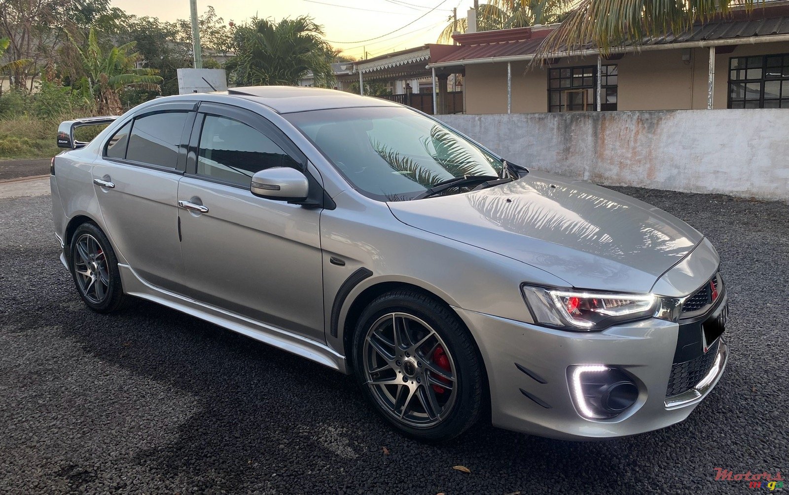 2017' Mitsubishi Lancer Ex photo #2