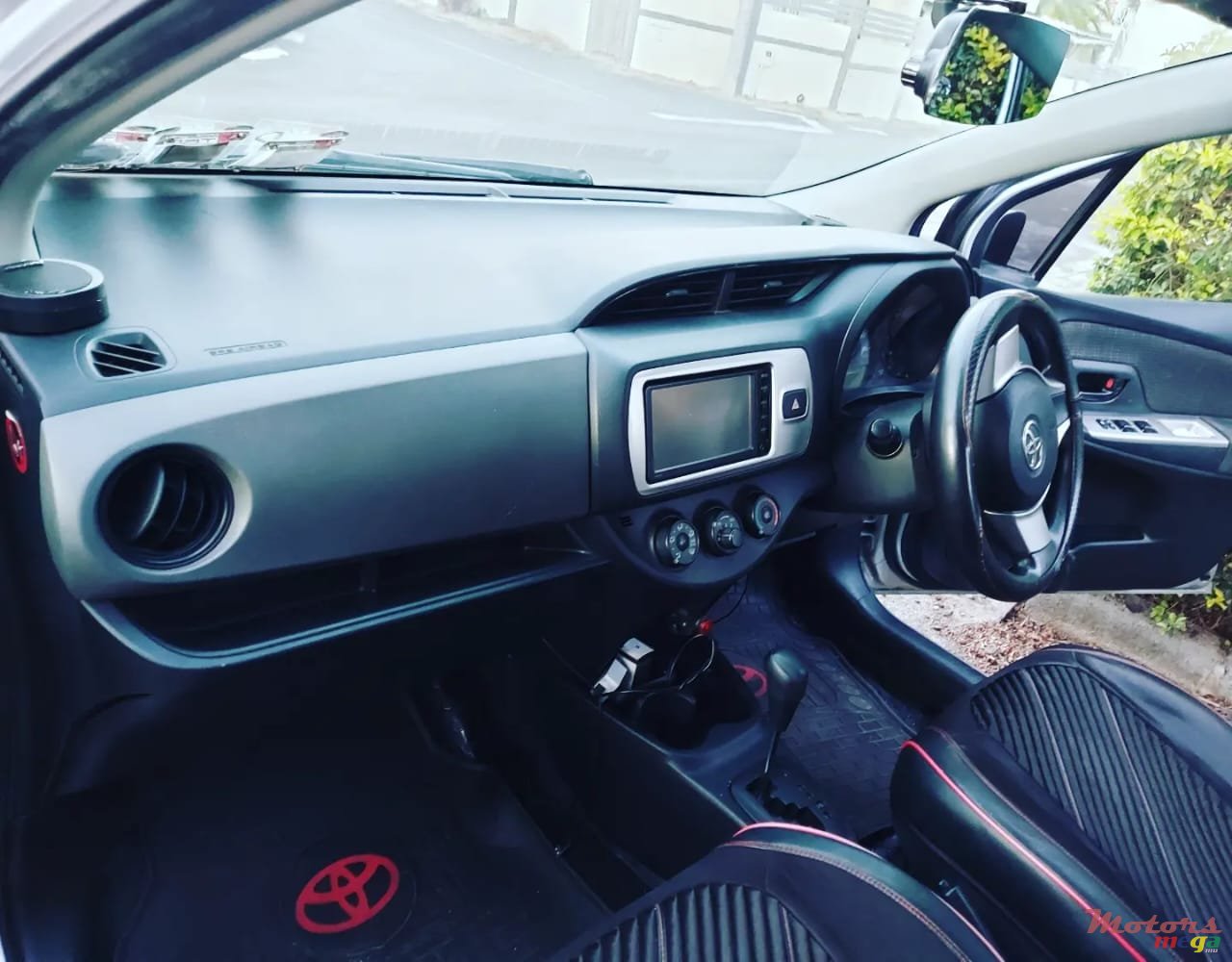 2014' Toyota Vitz Dorigine photo #2