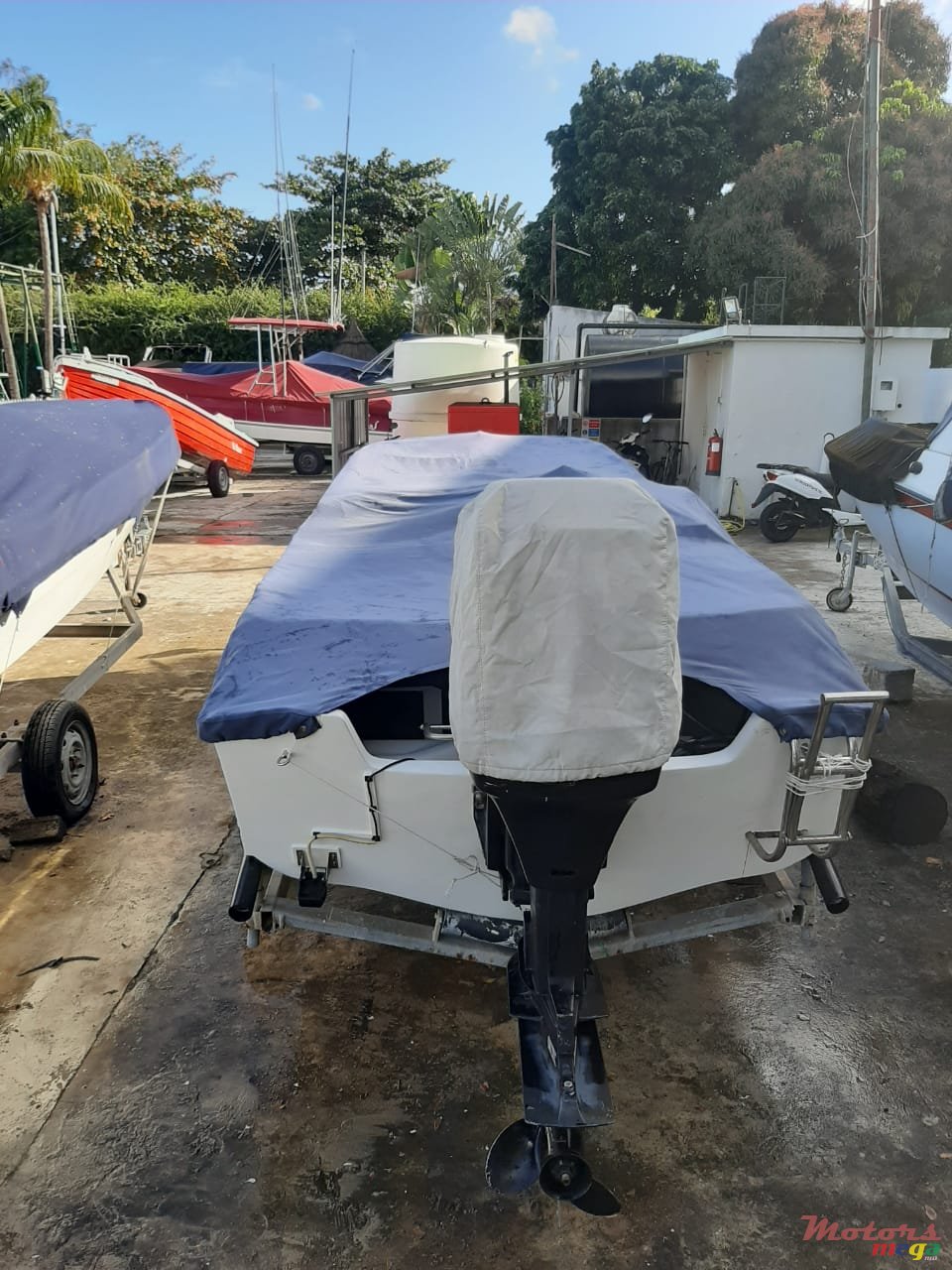 2000' Boston Whaler photo #2