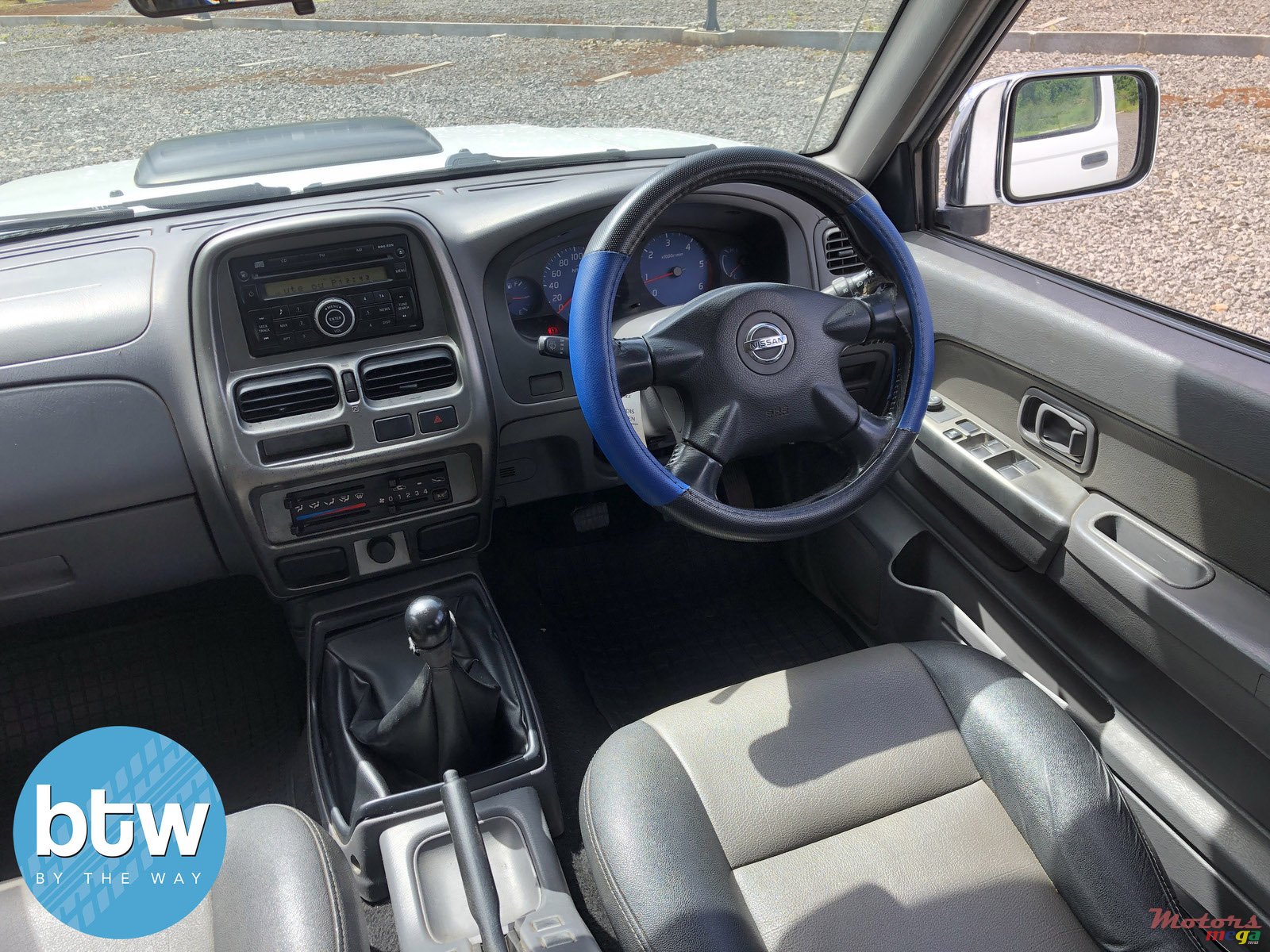 2014' Nissan NP300 photo #6