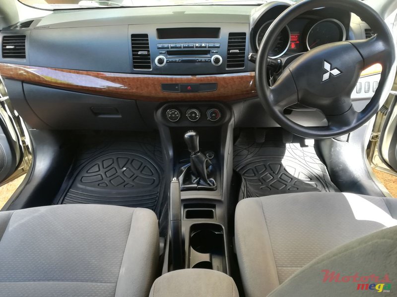 2009' Mitsubishi Lancer photo #3