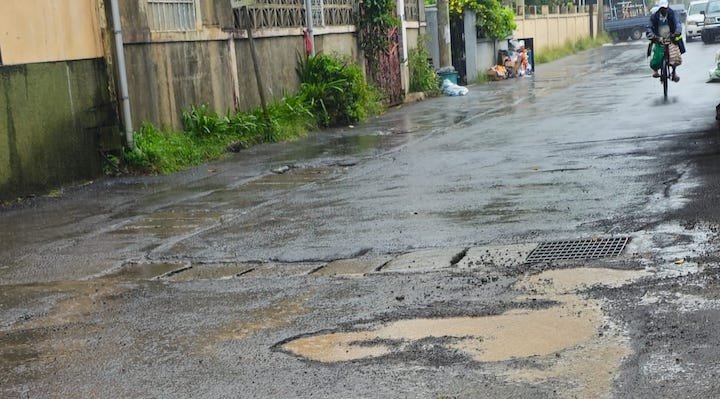 QUATRE-BORNES WARD 4 : Les habitants las des rues truffées de nids-de-poule