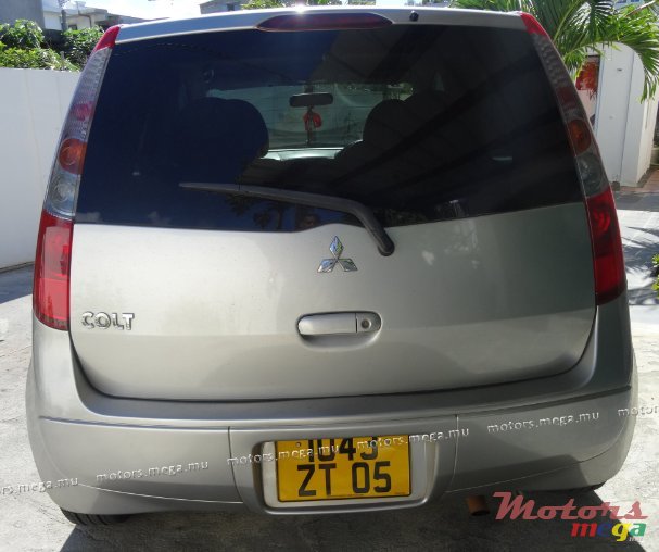 2005' Mitsubishi photo #3