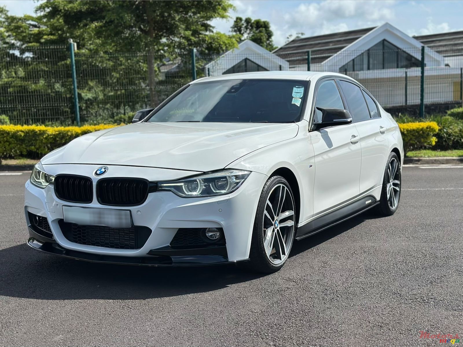 2018' BMW 318i M Sport photo #2