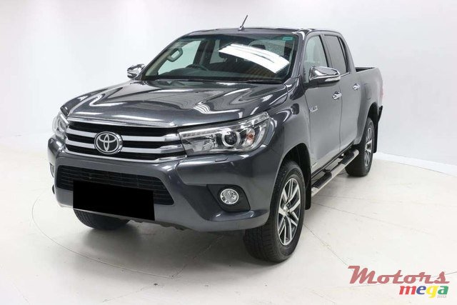 2017' Toyota Hilux photo #1