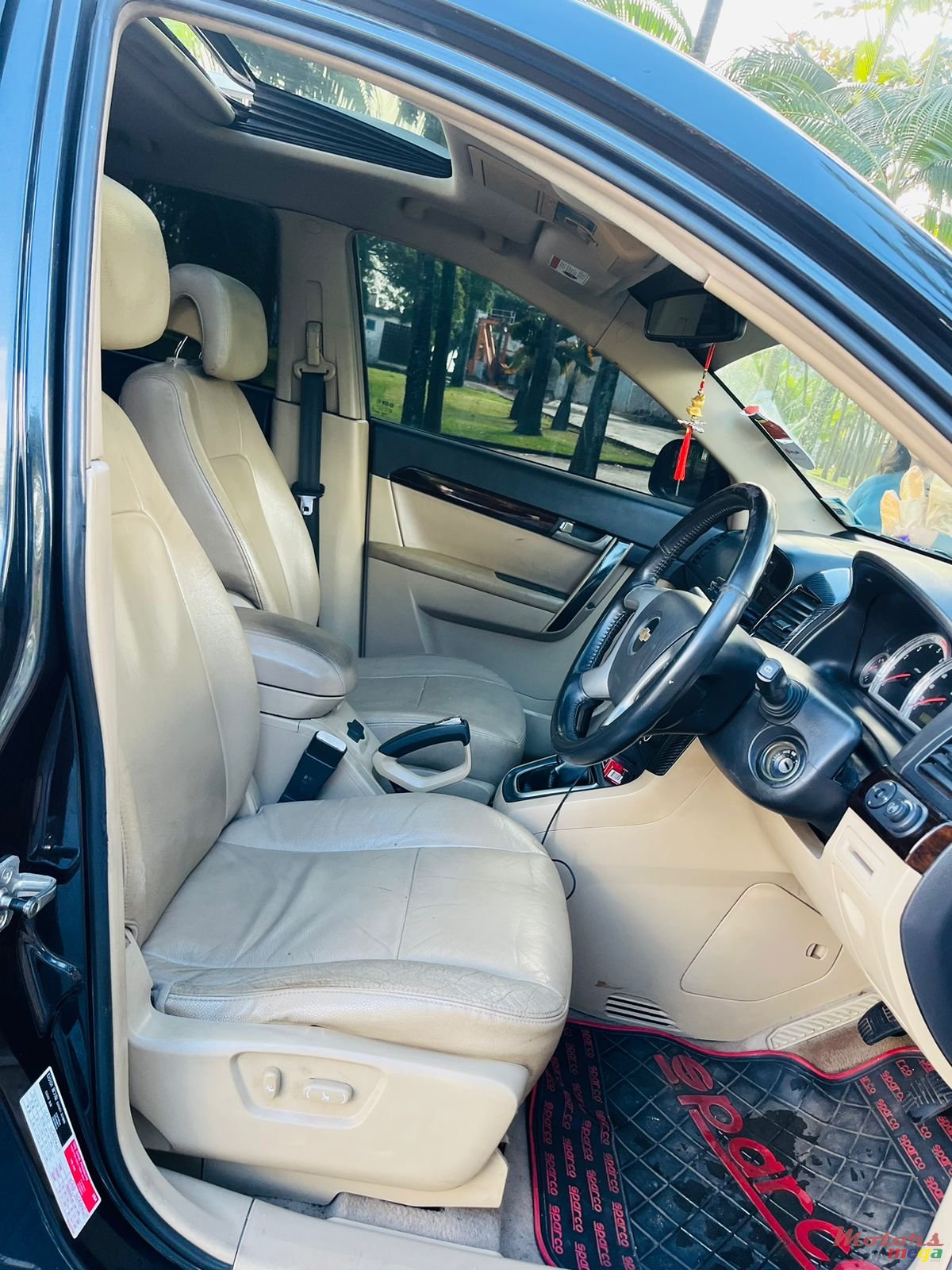 2010' Chevrolet Captiva Ltz photo #7