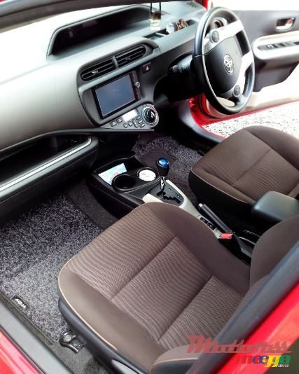 2013' Toyota Prius c photo #4