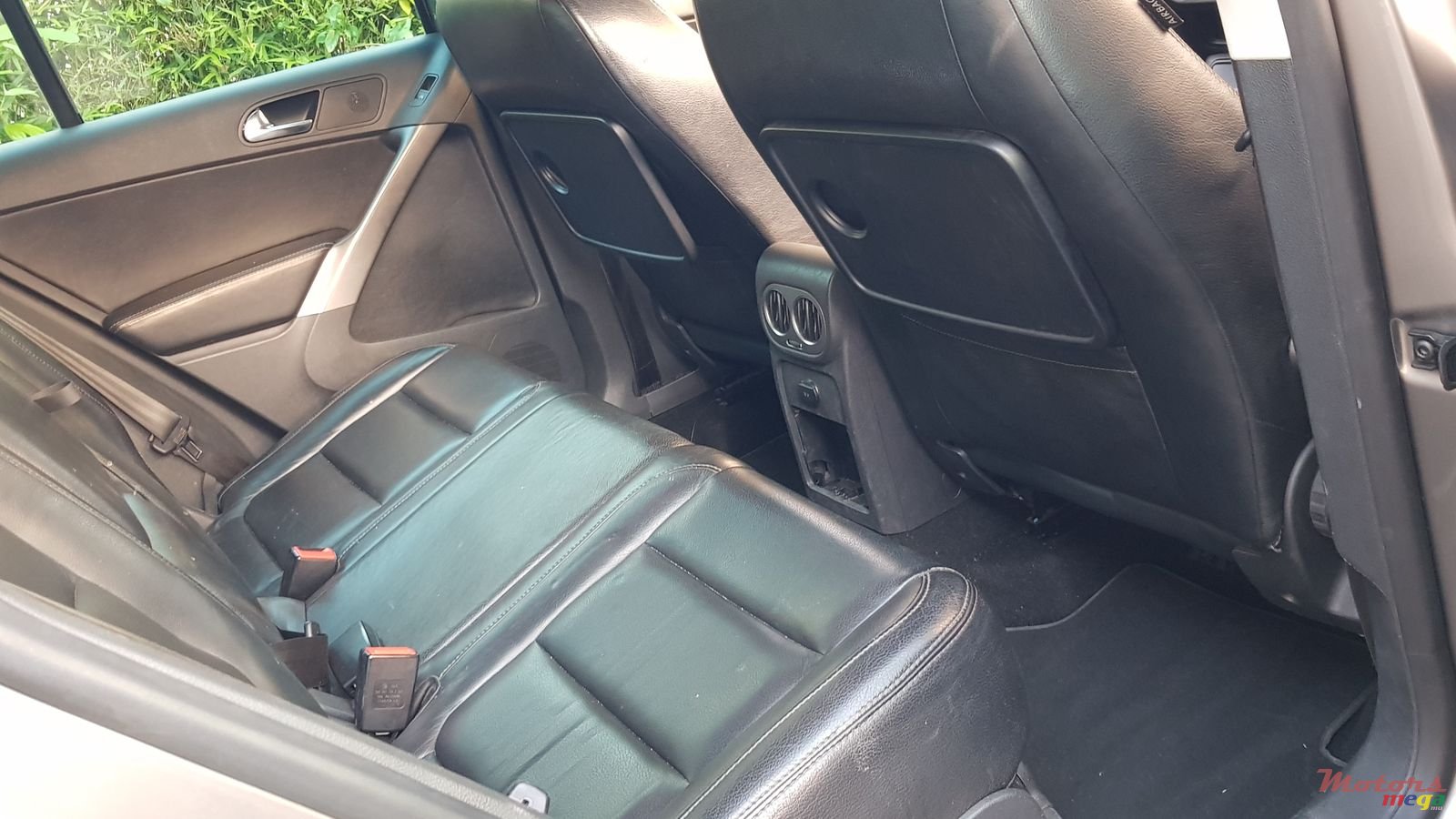 2009' Volkswagen Tiguan automatic photo #5