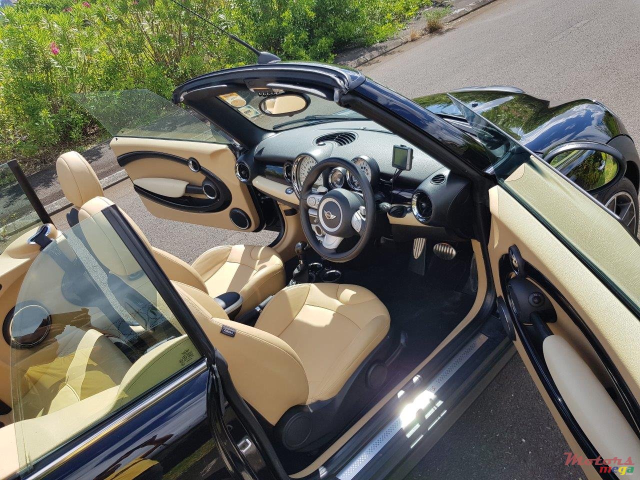 2010' MINI Cooper S Convertible photo #6