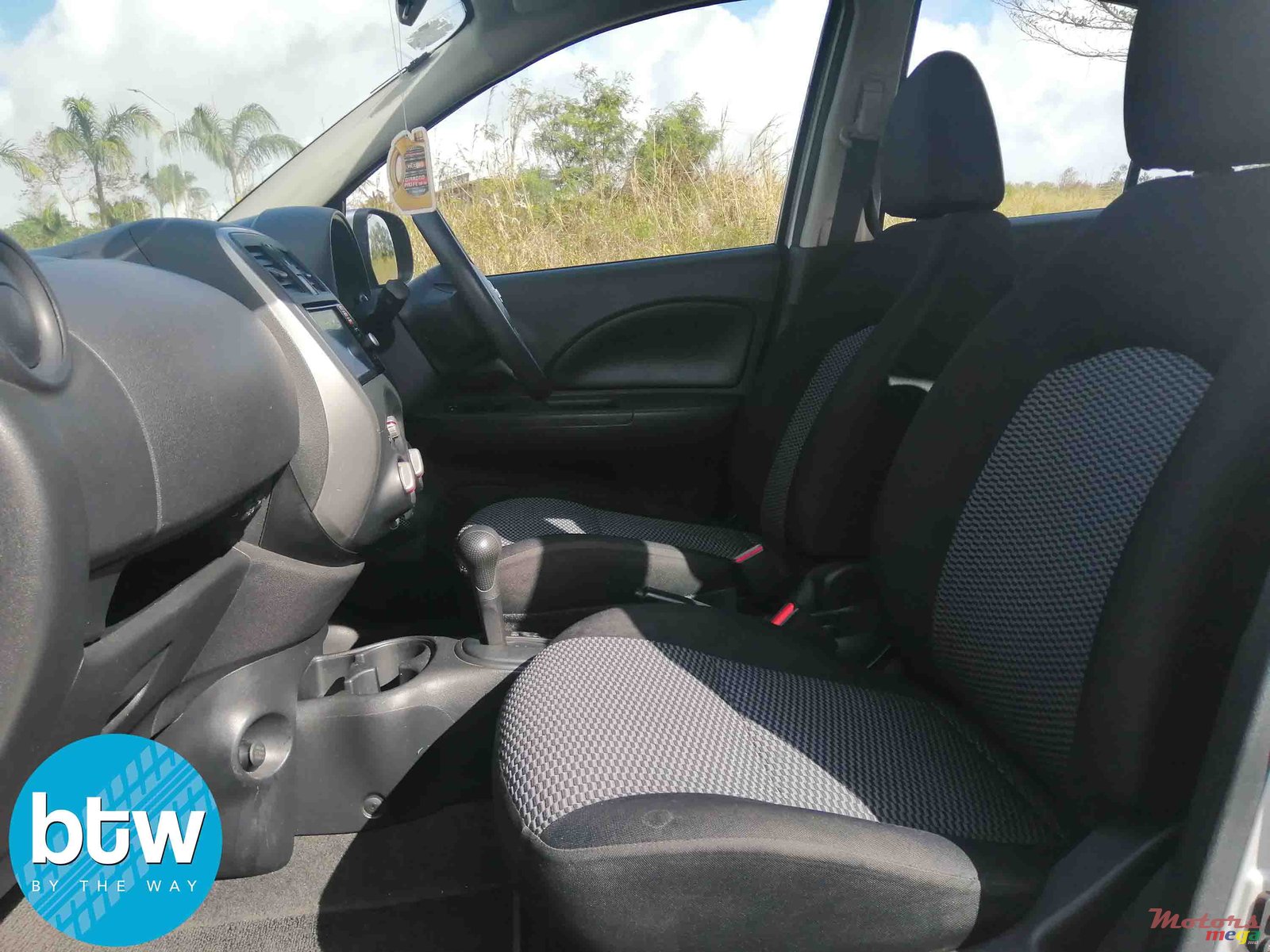 2015' Nissan March photo #4