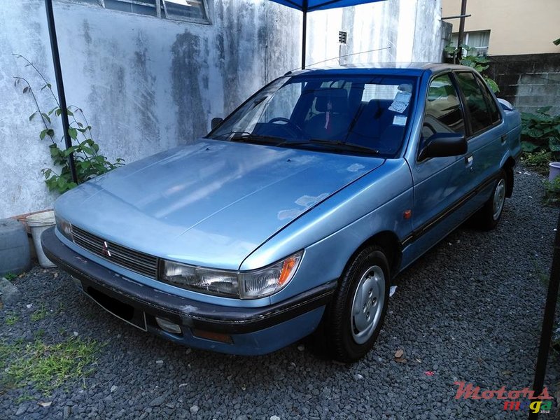 1990' Mitsubishi Lancer GLX photo #2