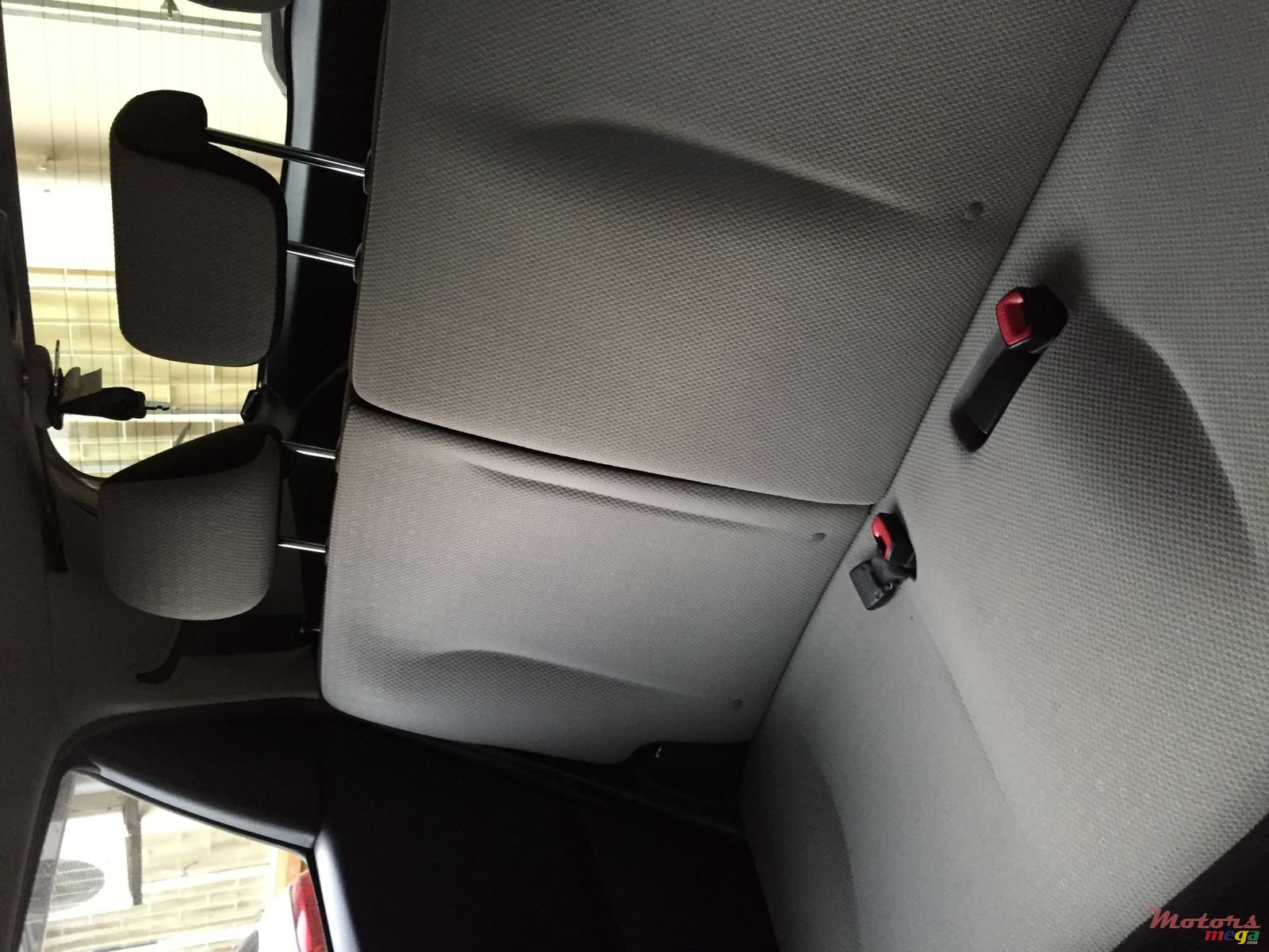 2013' Toyota Vitz photo #3