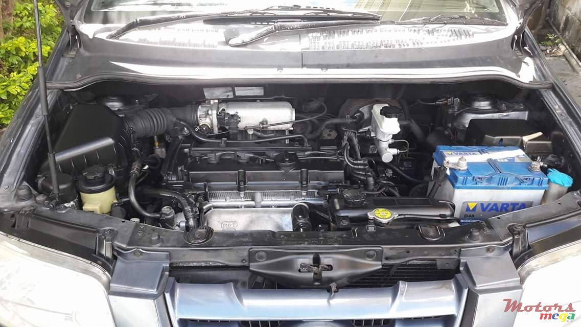 2004' Hyundai photo #5