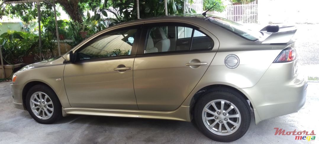 2011' Mitsubishi Lancer photo #3