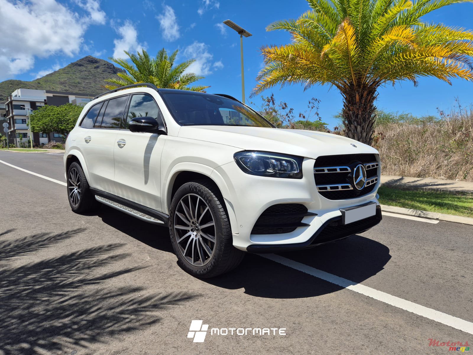 2023' Mercedes-Benz GLS 450 4MATIC photo #1