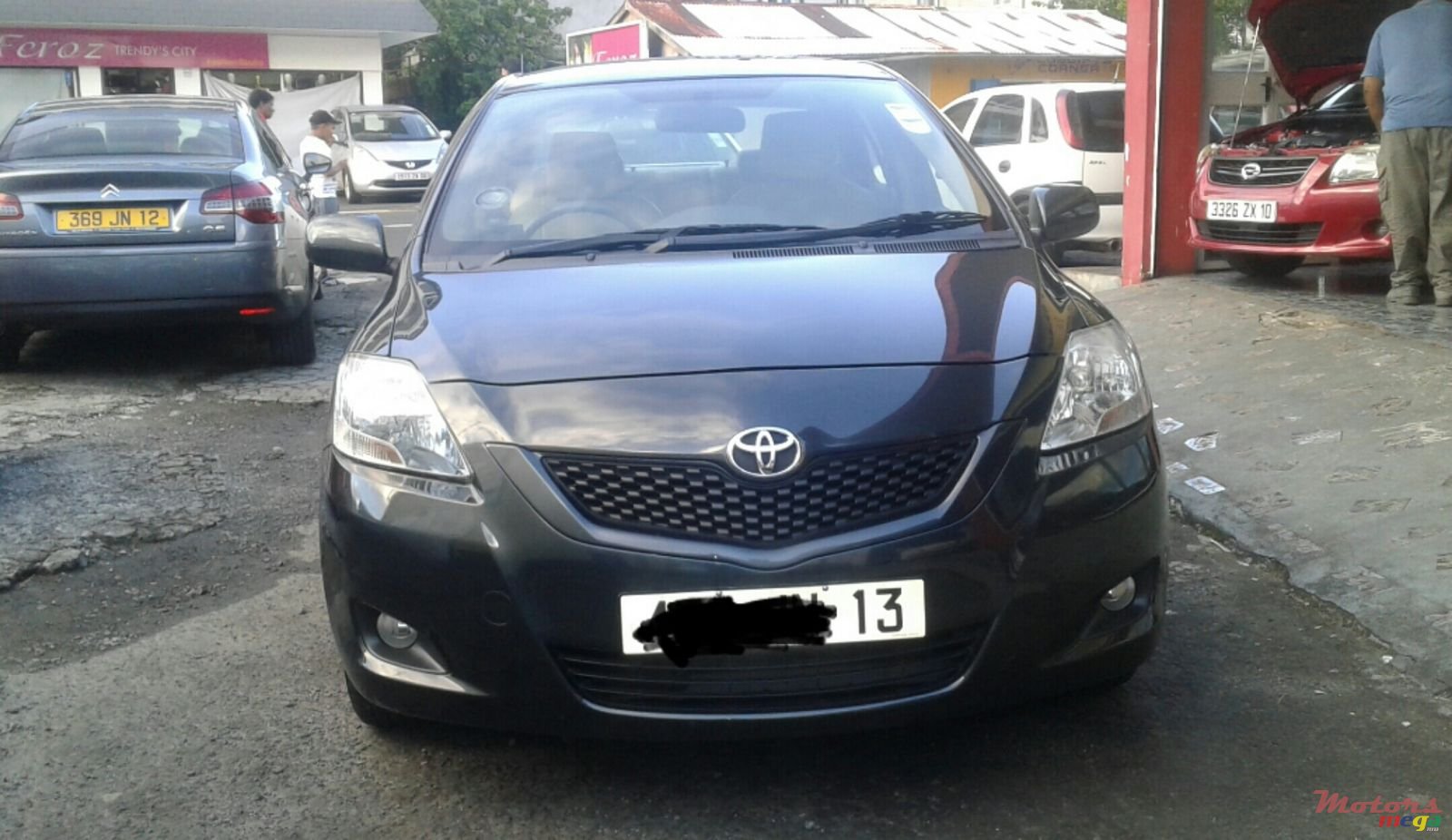 2013' Toyota Yaris photo #2