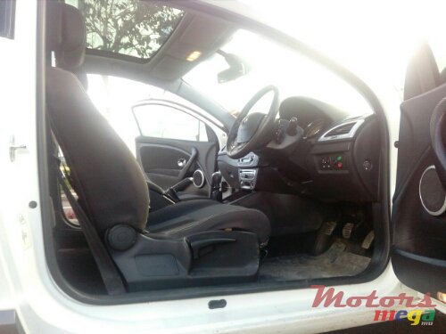 2009' Renault Megane RS photo #2