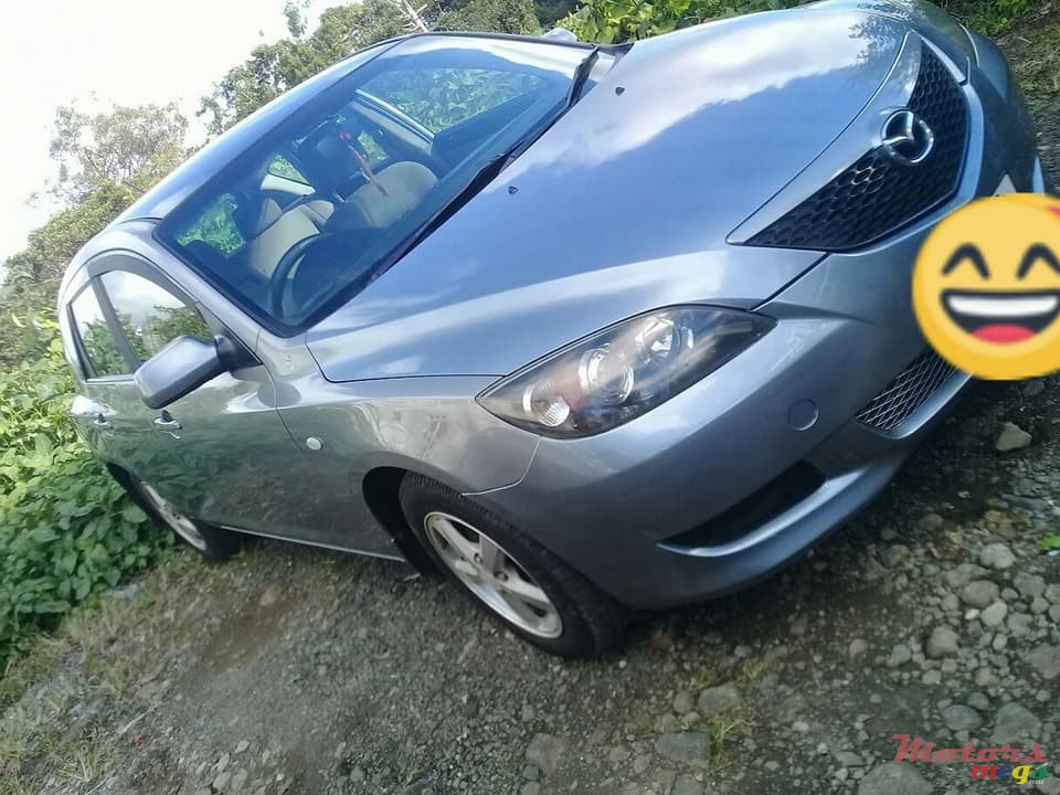 2004' Mazda Axela photo #3