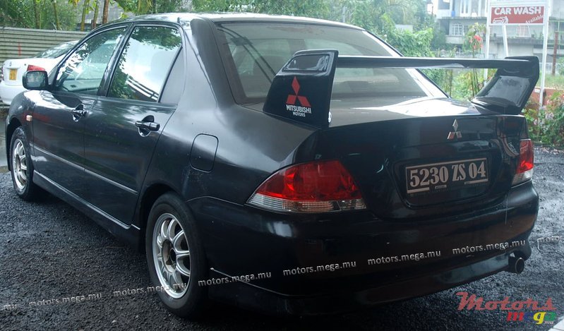 2004' Mitsubishi Lancer photo #3