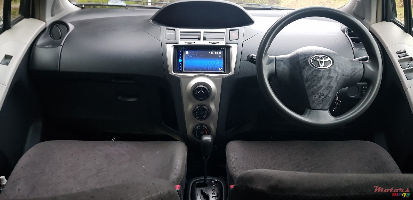 2008' Toyota Vitz photo #4