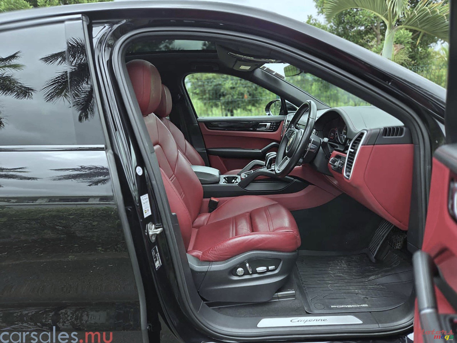 2020' Porsche Cayenne Coupé photo #6