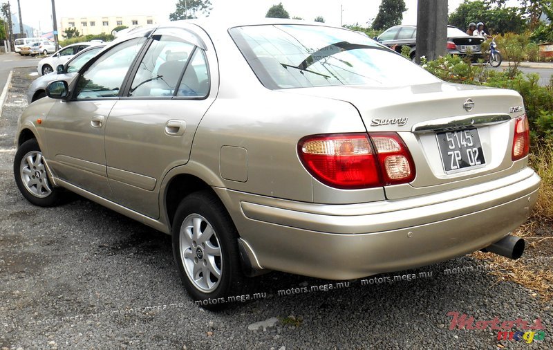 2002' Nissan sunny photo #1