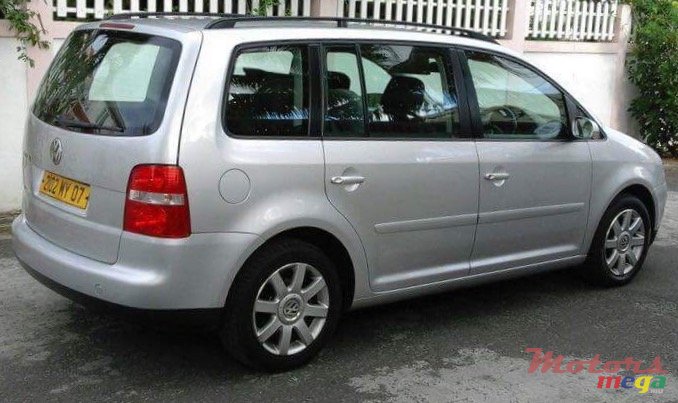 2007' Volkswagen Touran photo #2