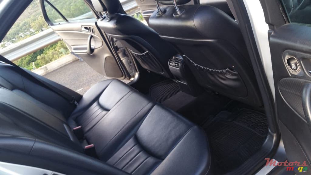 2004' Mercedes-Benz C-Class photo #7