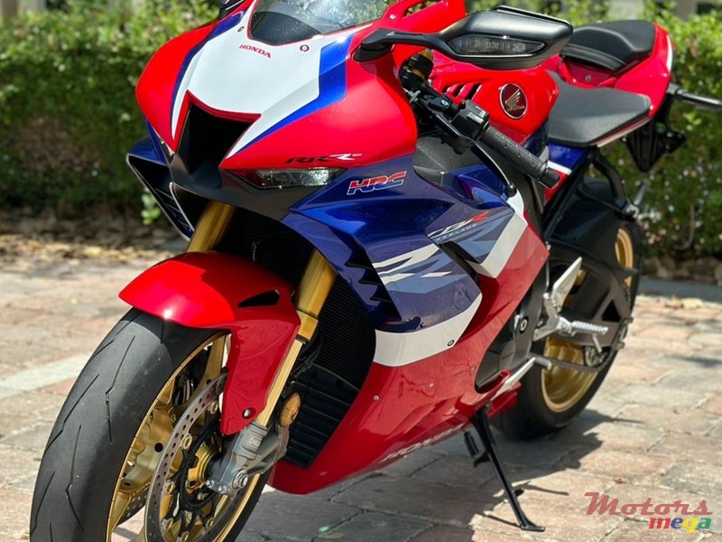 2023' Honda CBR1000RR-R SP photo #2