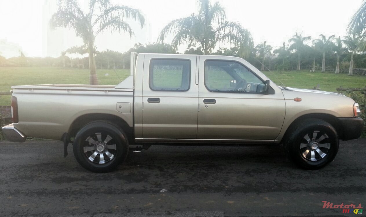 2010' Nissan Navara photo #2