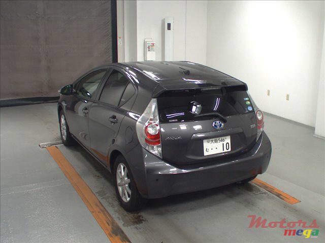 2013' Toyota Prius c photo #1