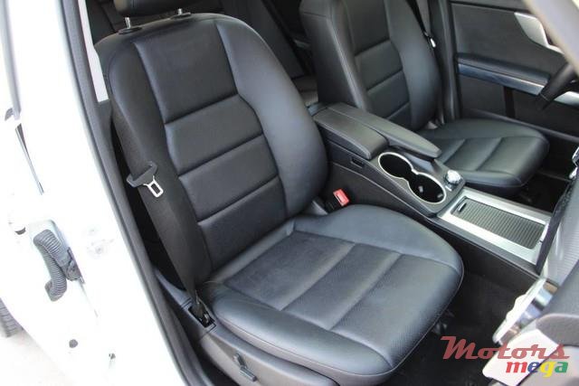 2014' Mercedes-Benz GLK 350 photo #3