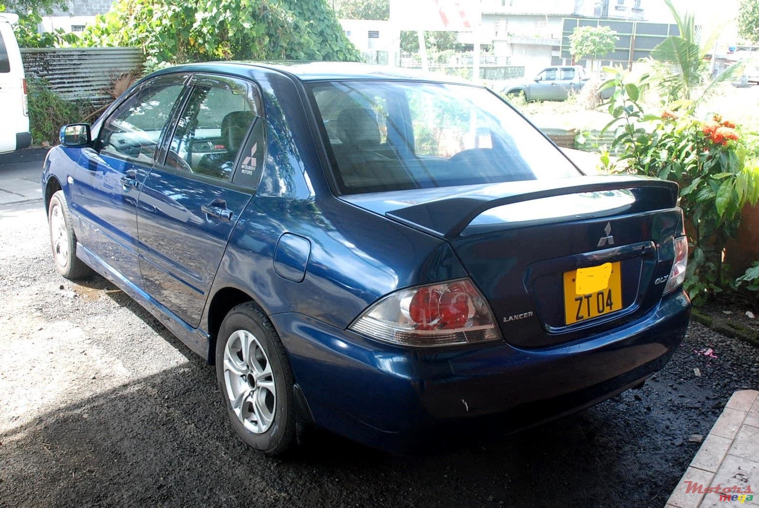 2004' Mitsubishi photo #1