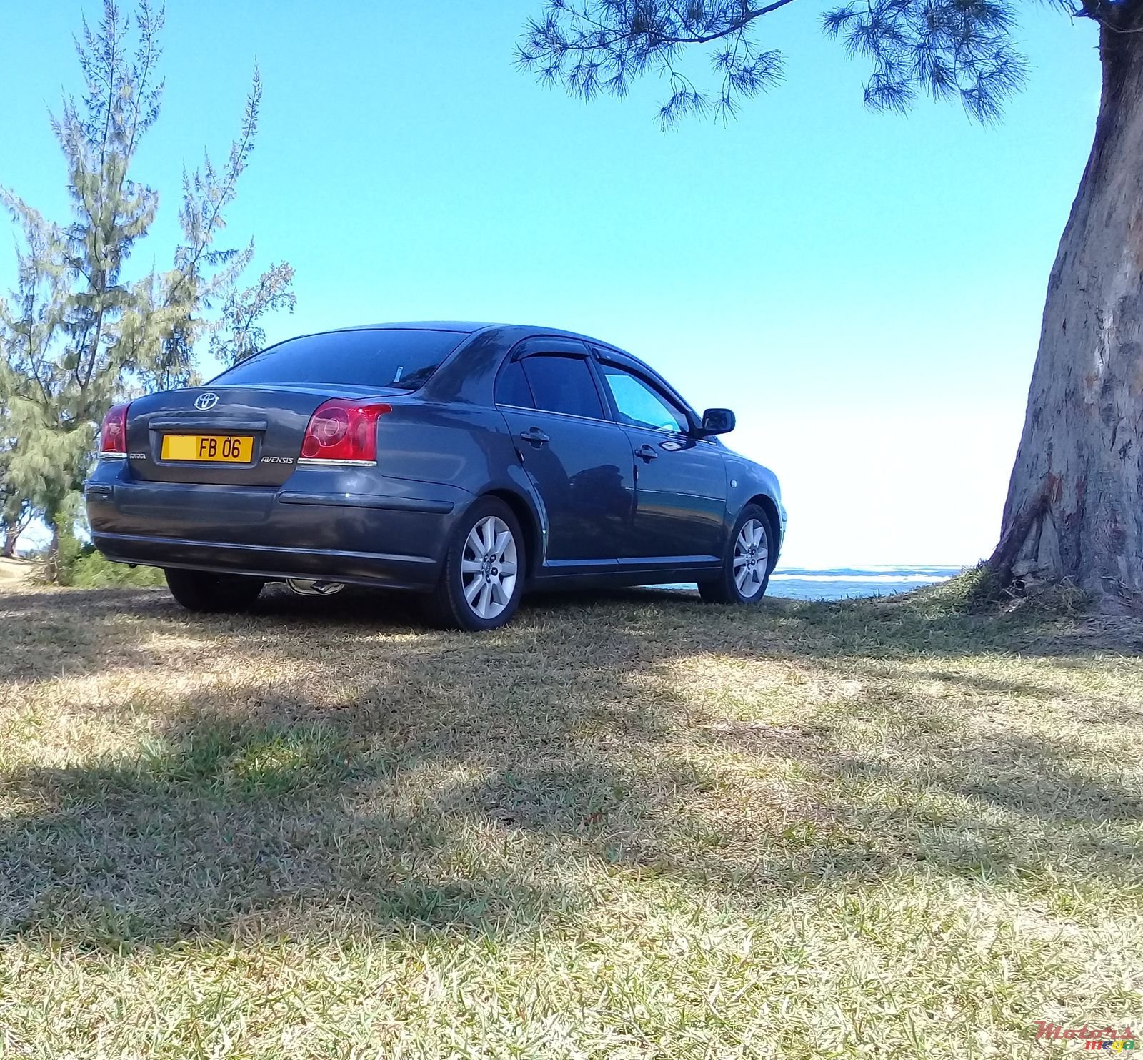 2006' Toyota Avensis Saloon photo #7