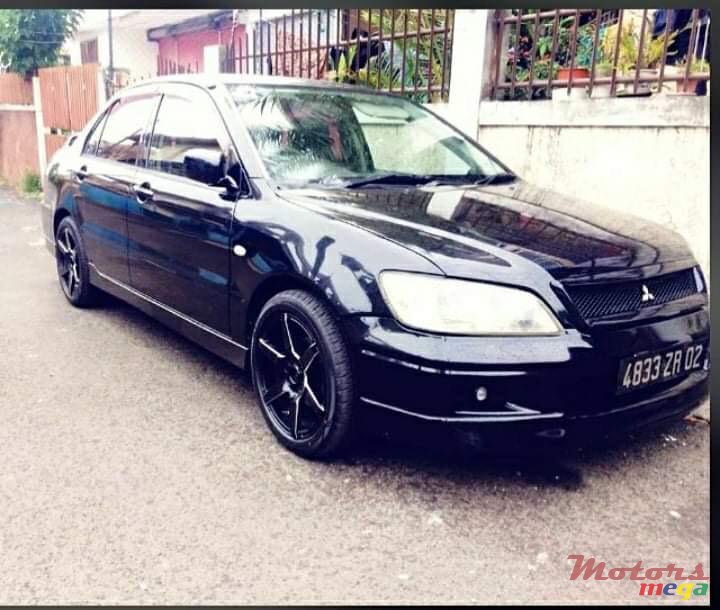2002' Mitsubishi Lancer photo #4