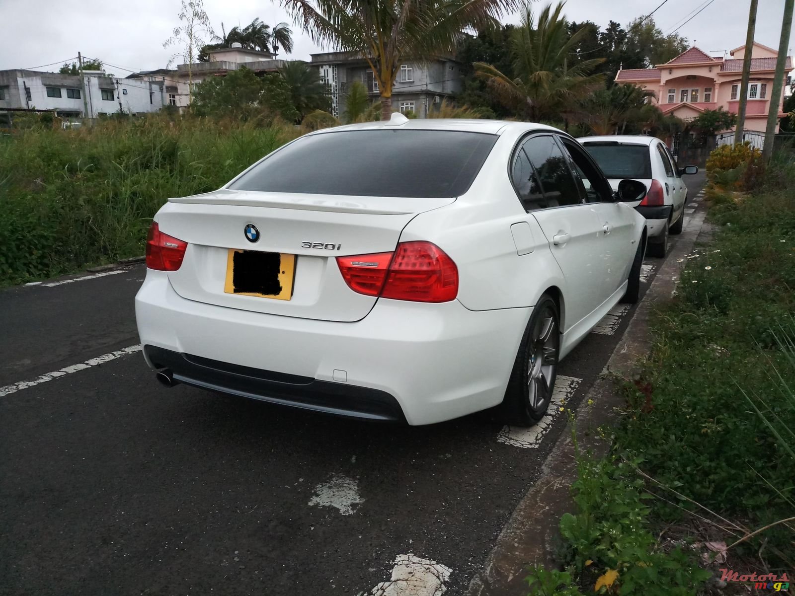 2011' BMW 320 photo #2