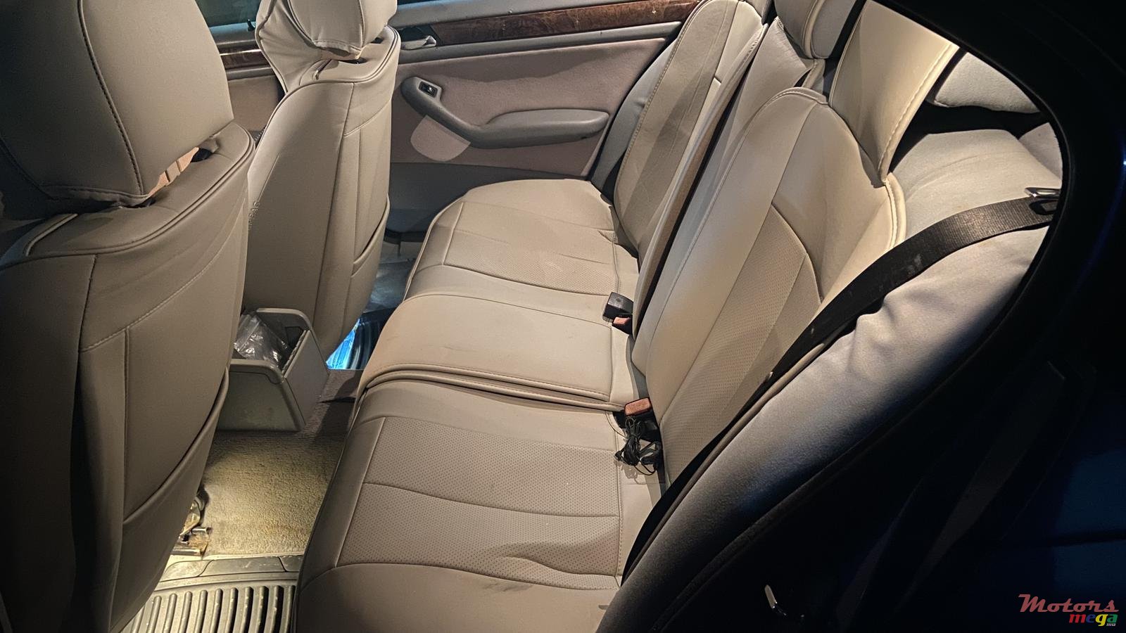 2003' BMW 320 photo #3