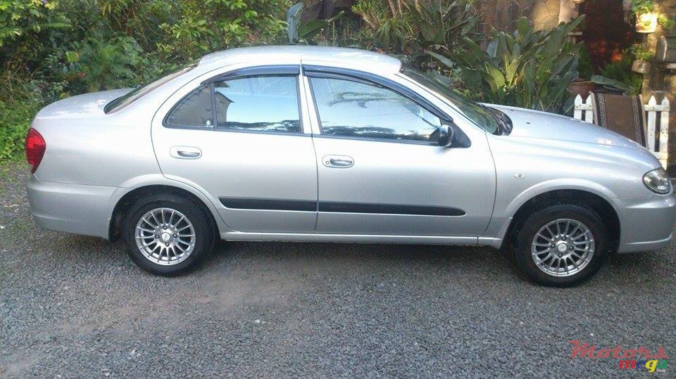 2011' Nissan Sunny photo #2