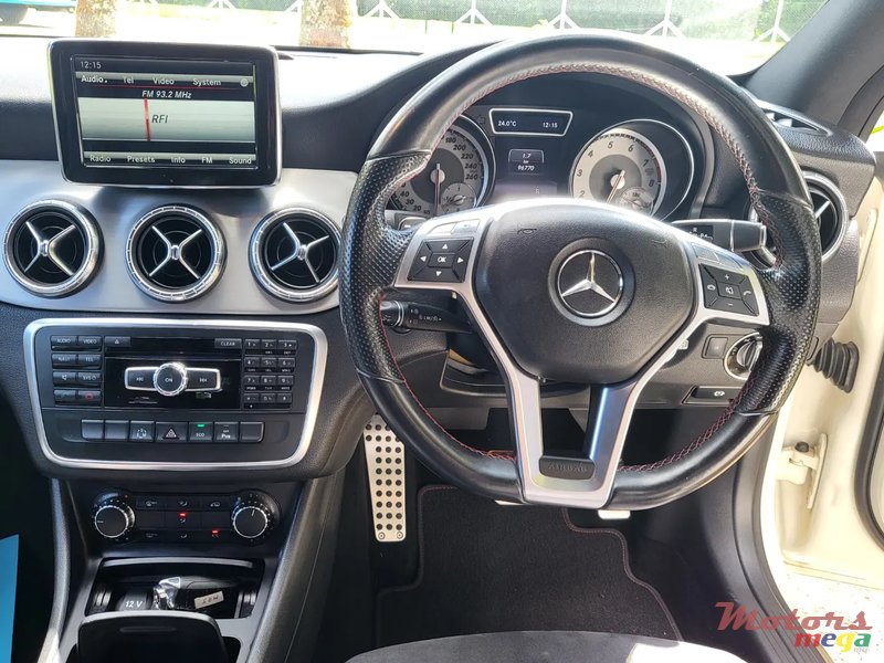 2014' Mercedes-Benz CLA 180 photo #5