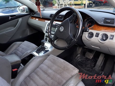 2007' Volkswagen Passat photo #6