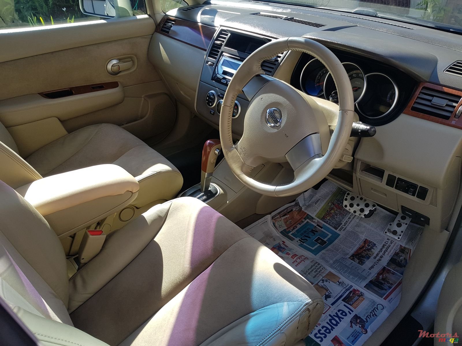 2005' Nissan Tiida automatic photo #5