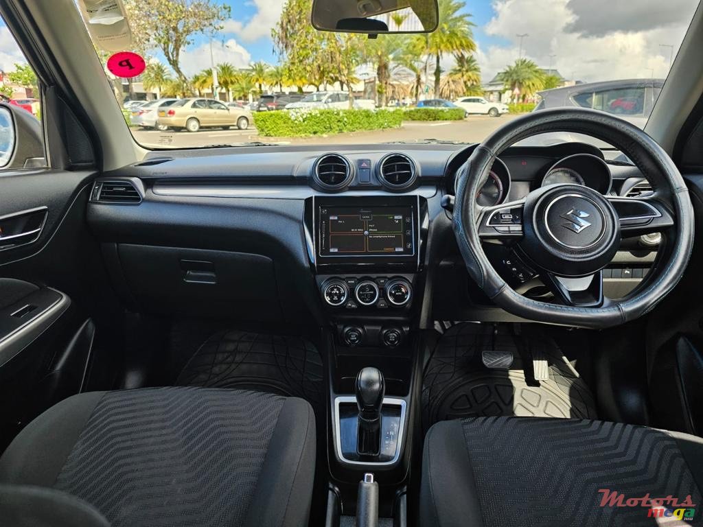 2020' Suzuki Swift GLX photo #4