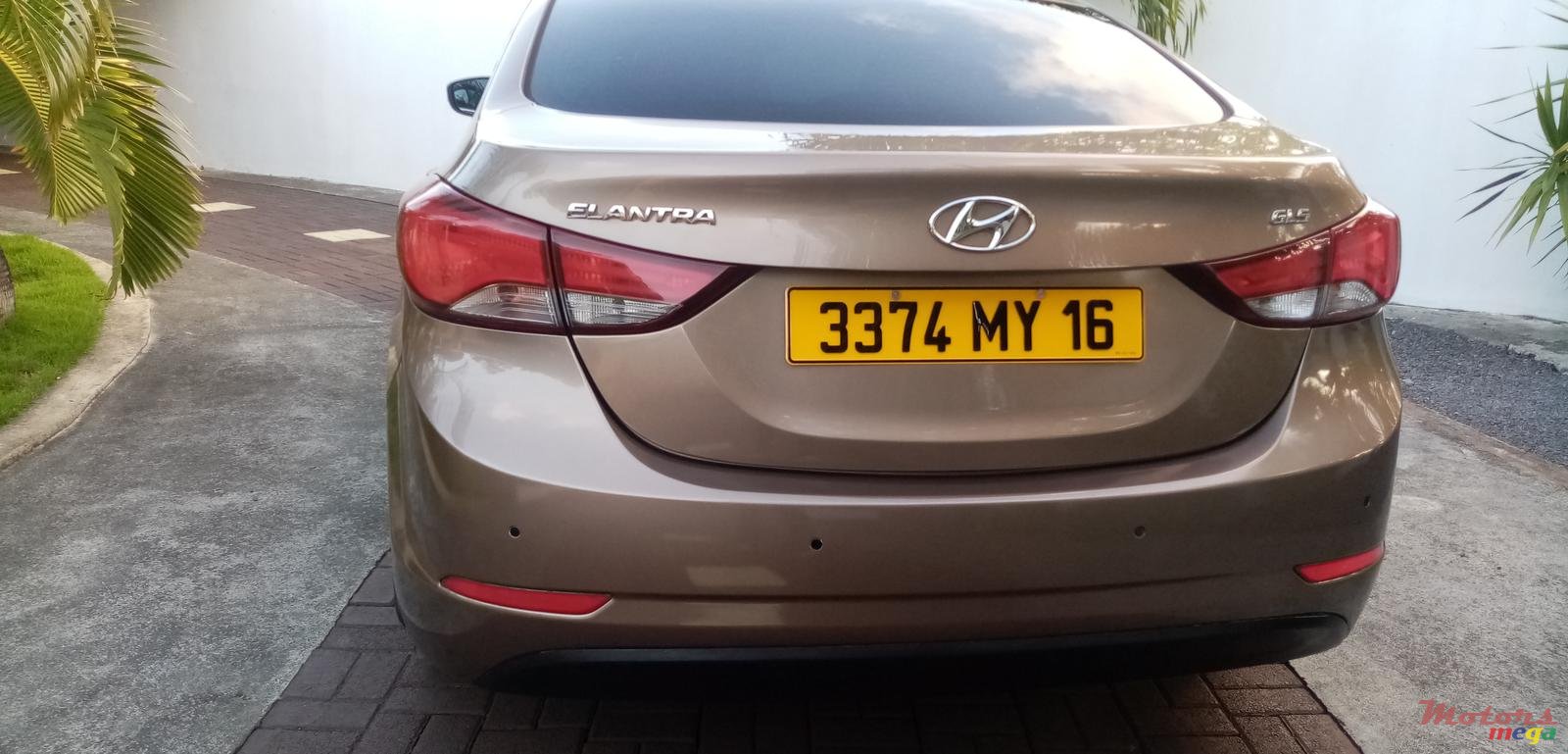 2016' Hyundai Elantra photo #2